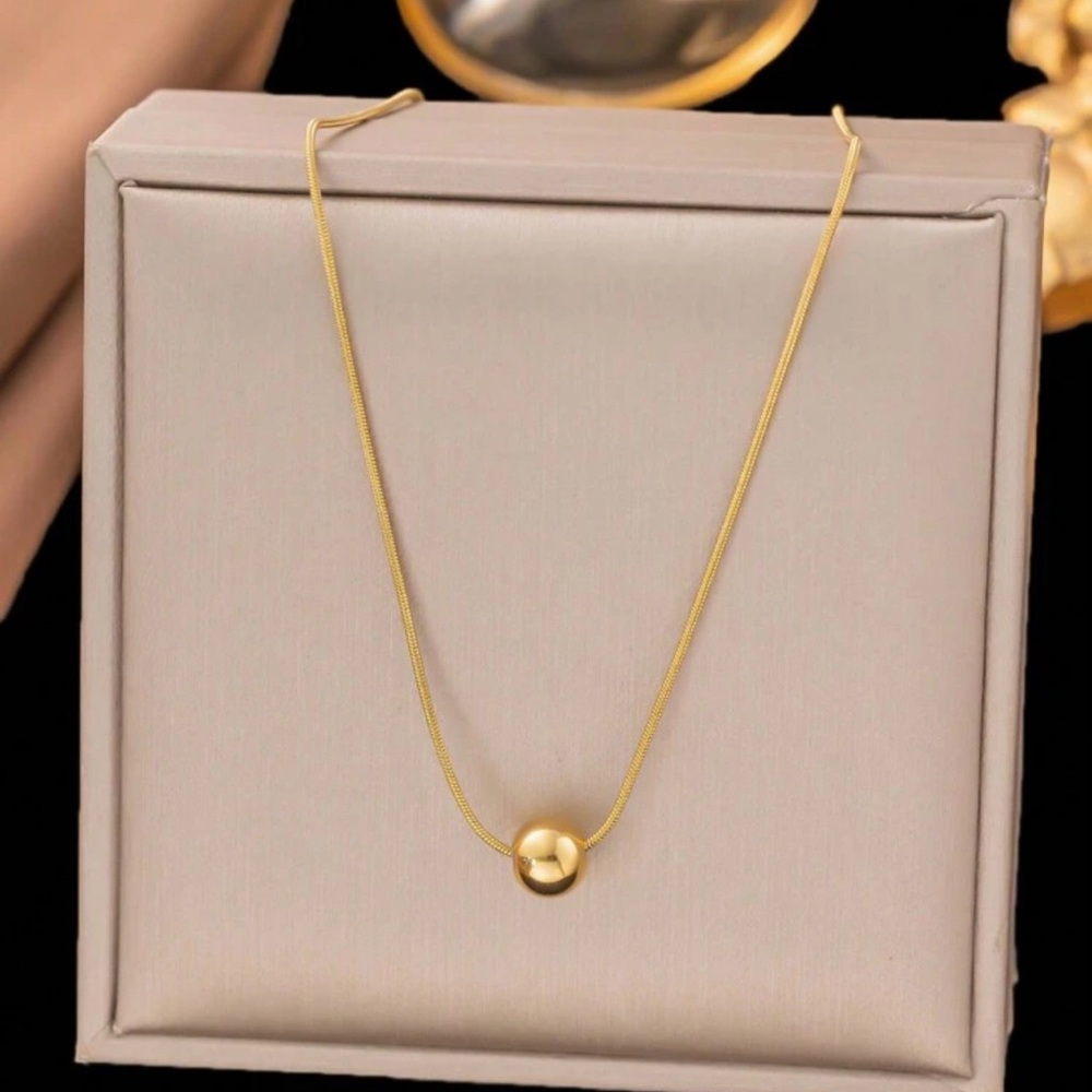 Elegant Gold Necklace